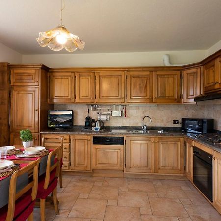 Villa Mara - Aosta - 200 Mq - Wifi - Jacuzzi - Parcheggio - Giardino מראה חיצוני תמונה