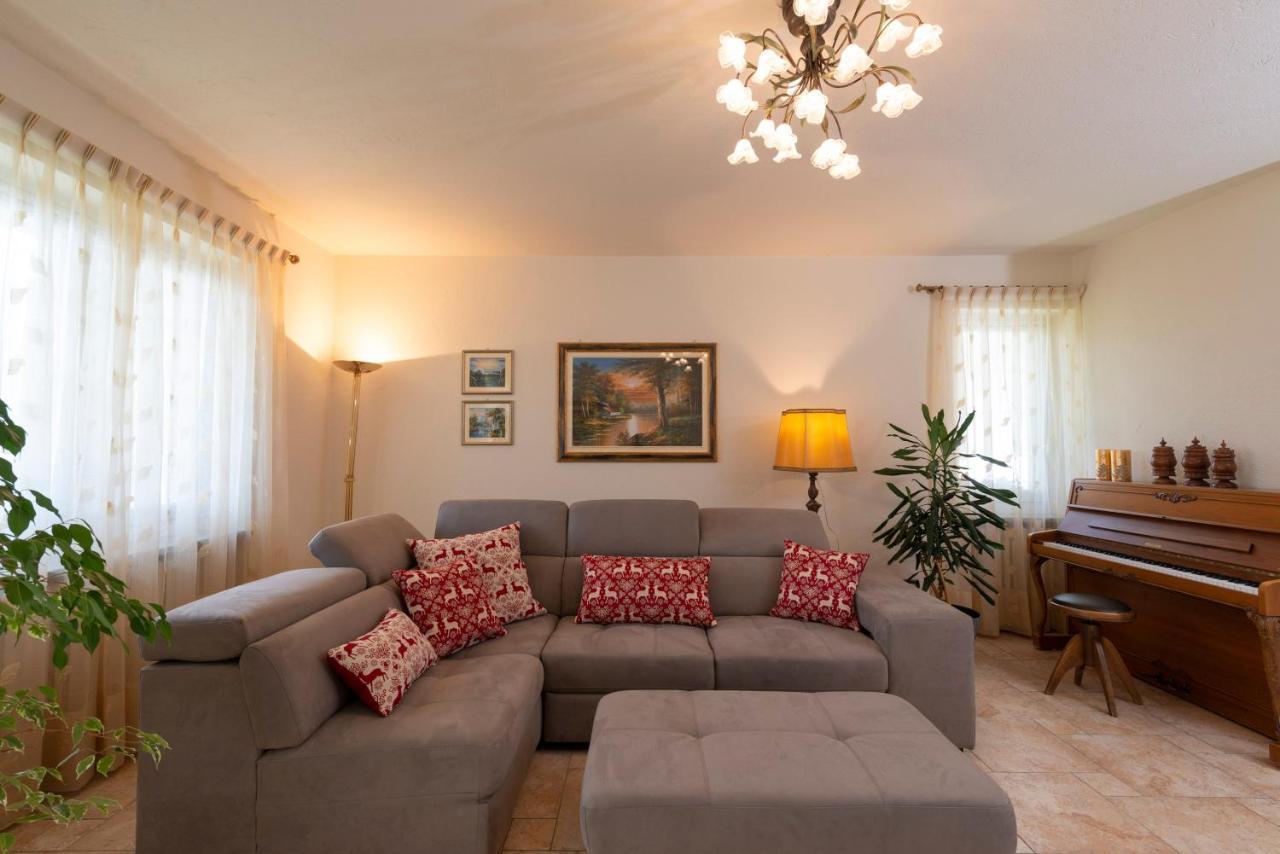 Villa Mara - Aosta - 200 Mq - Wifi - Jacuzzi - Parcheggio - Giardino מראה חיצוני תמונה