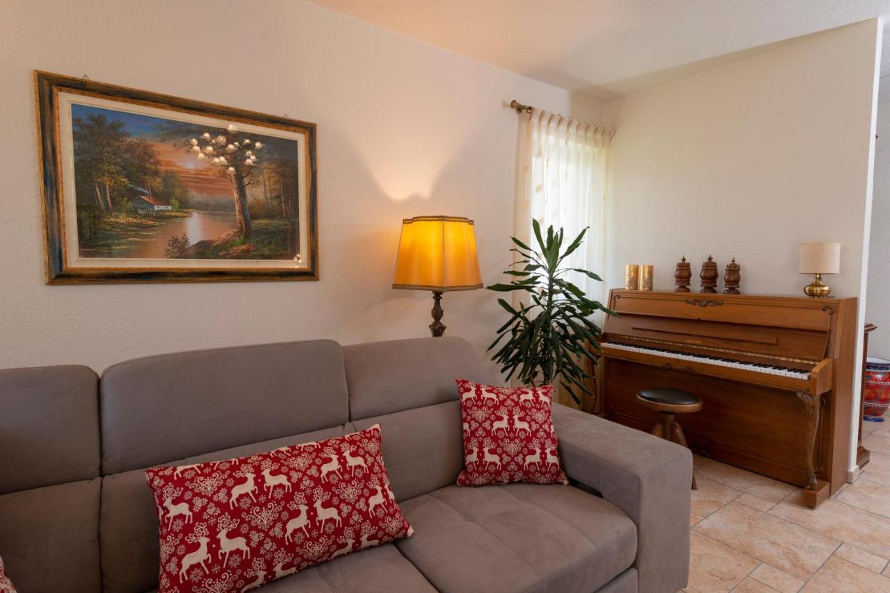 Villa Mara - Aosta - 200 Mq - Wifi - Jacuzzi - Parcheggio - Giardino מראה חיצוני תמונה