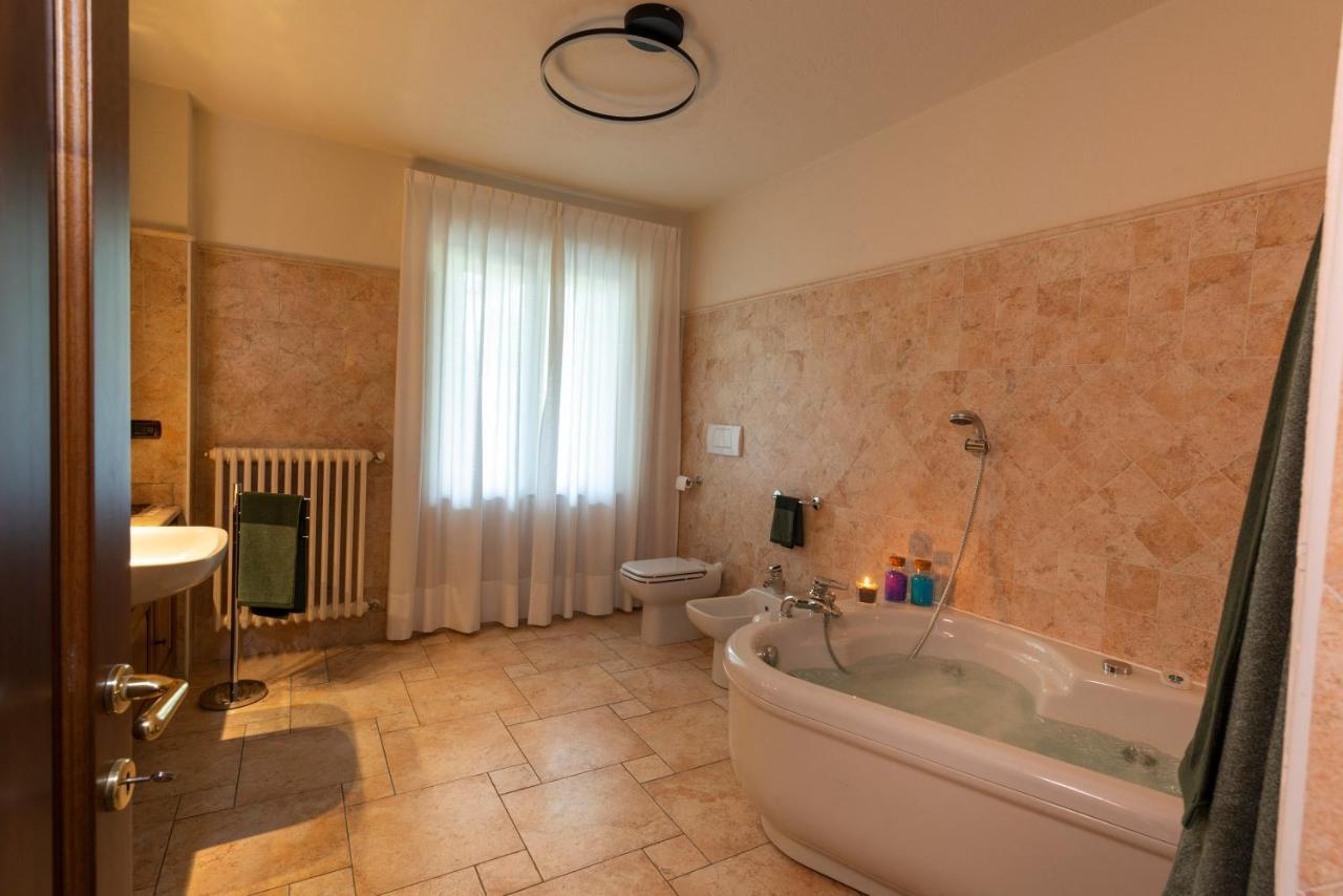 Villa Mara - Aosta - 200 Mq - Wifi - Jacuzzi - Parcheggio - Giardino מראה חיצוני תמונה