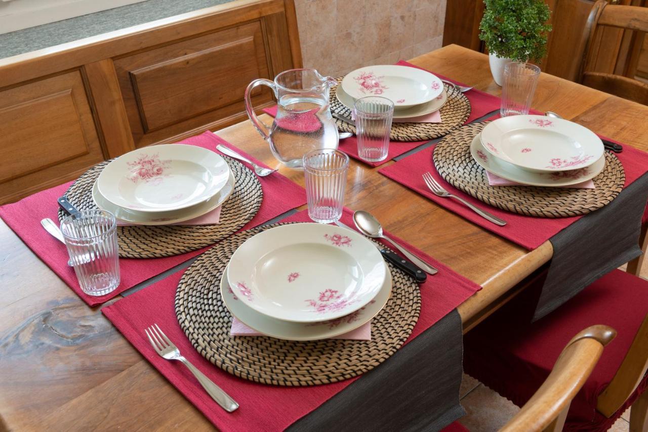 Villa Mara - Aosta - 200 Mq - Wifi - Jacuzzi - Parcheggio - Giardino מראה חיצוני תמונה