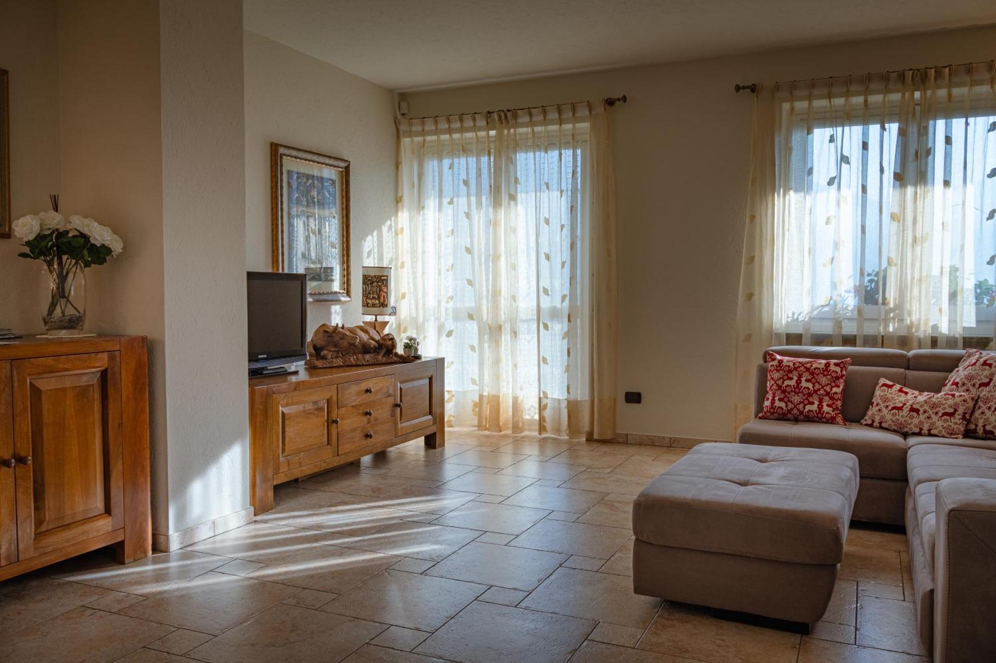 Villa Mara - Aosta - 200 Mq - Wifi - Jacuzzi - Parcheggio - Giardino מראה חיצוני תמונה
