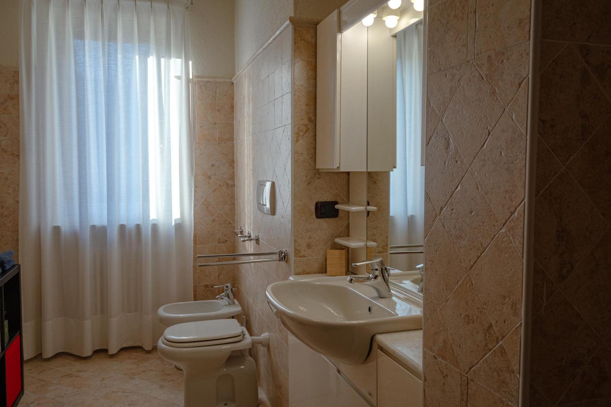 Villa Mara - Aosta - 200 Mq - Wifi - Jacuzzi - Parcheggio - Giardino מראה חיצוני תמונה