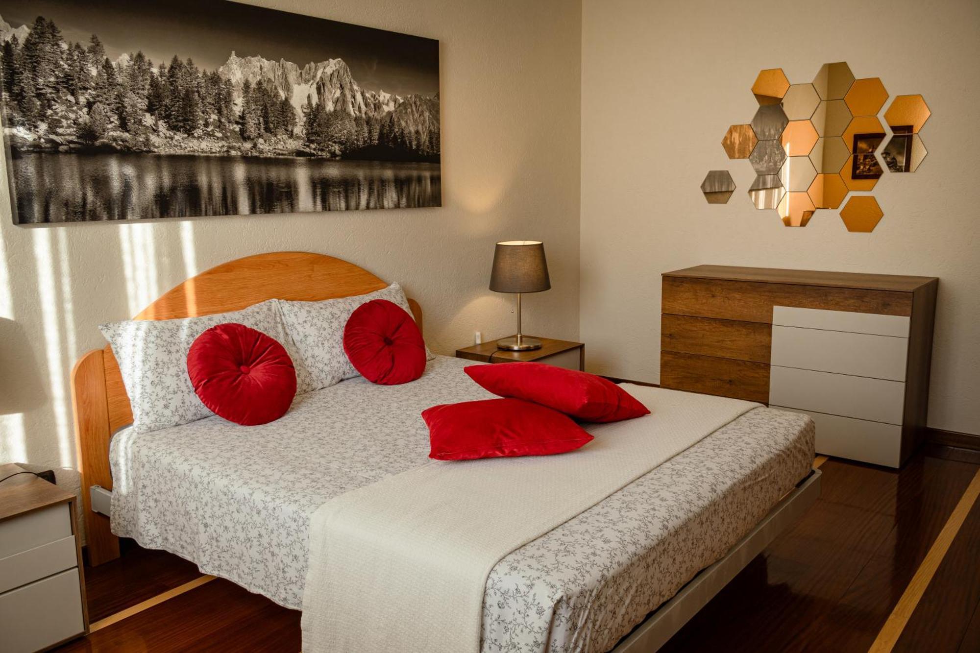 Villa Mara - Aosta - 200 Mq - Wifi - Jacuzzi - Parcheggio - Giardino מראה חיצוני תמונה