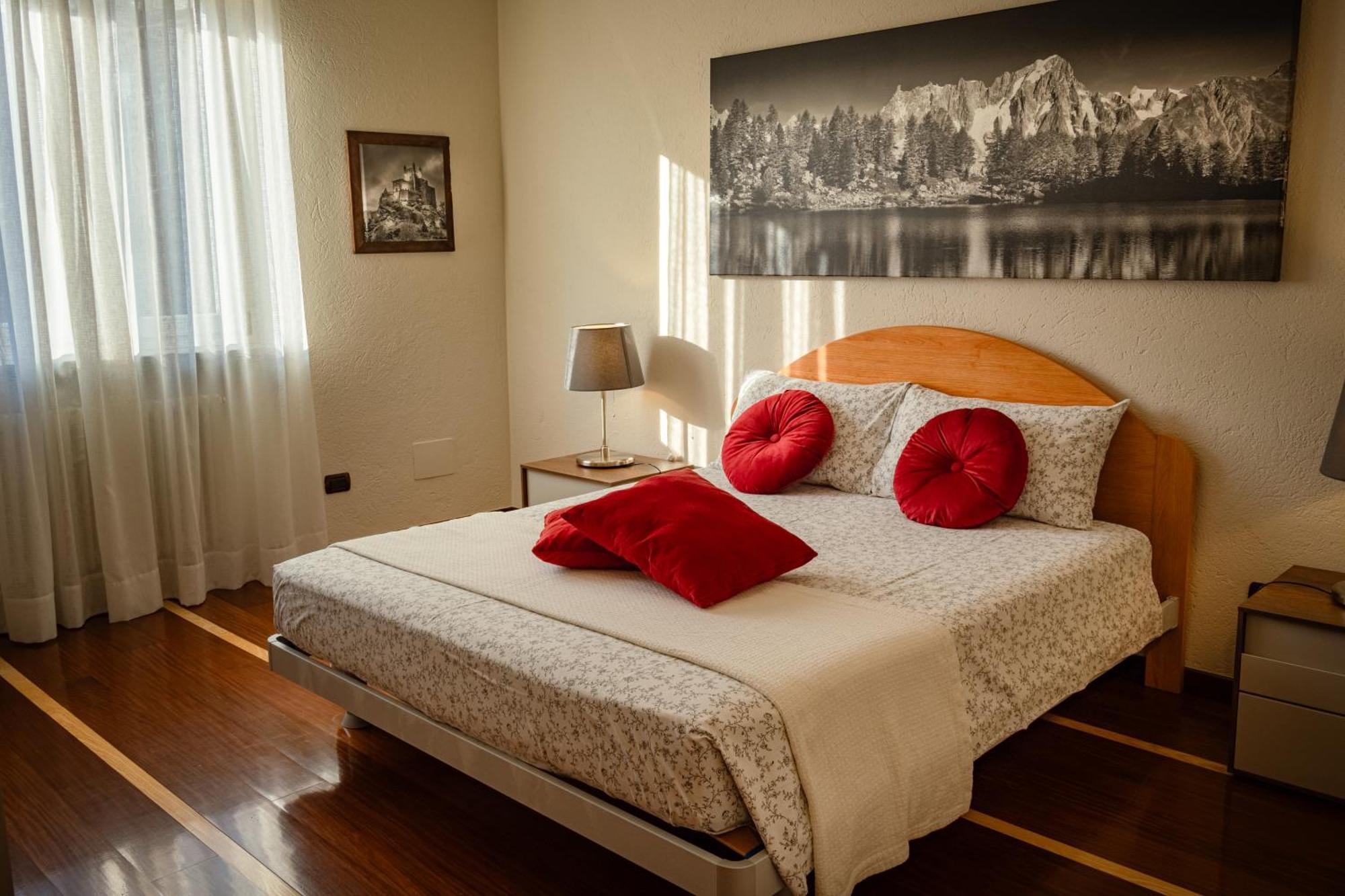 Villa Mara - Aosta - 200 Mq - Wifi - Jacuzzi - Parcheggio - Giardino מראה חיצוני תמונה